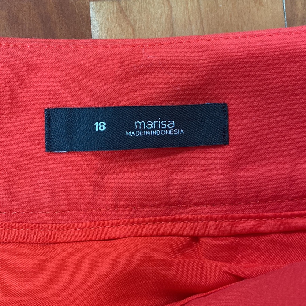 Never worn. LOFT cropped boot leg pant. - Picture 4 of 5